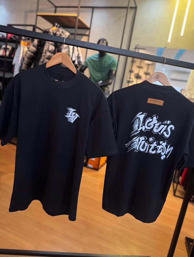 camiseta louis vuitton preta tamanho M